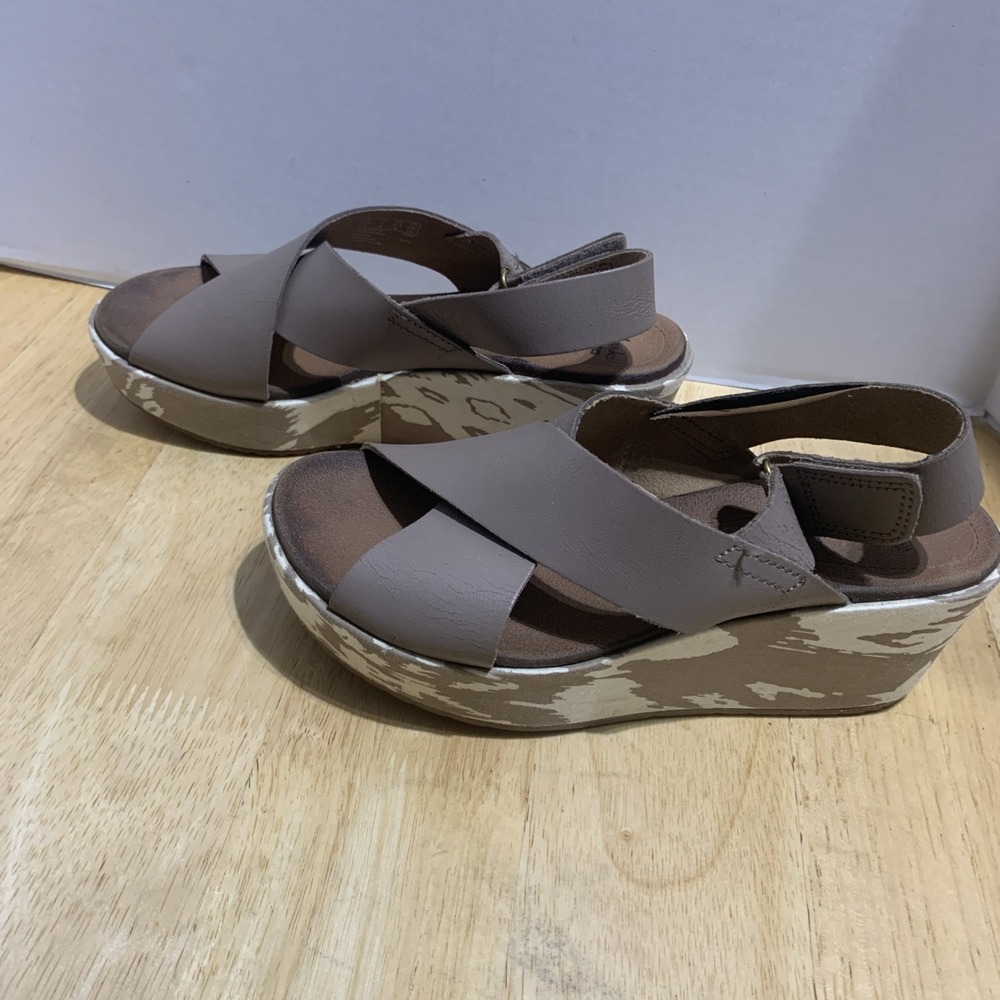 Clarks Collection Women's Wedge Soft Cushion Sandals, Size 7M
